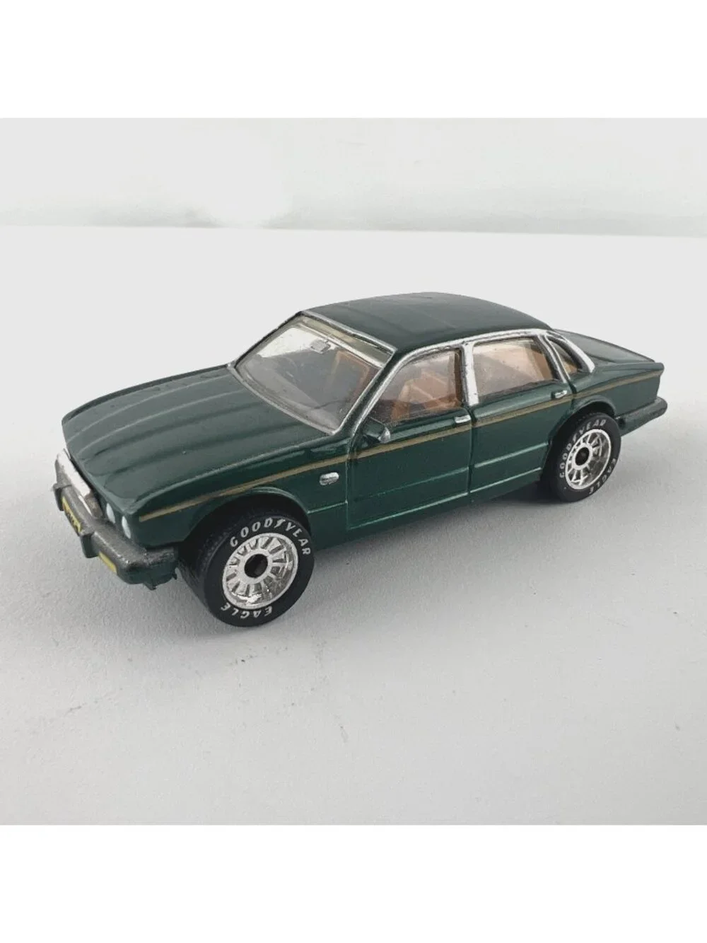 Vintage 1991 Matchbox Ultra Premiere Diecast 1:64 Jaguar XJ6 Dark Green Sedan NM